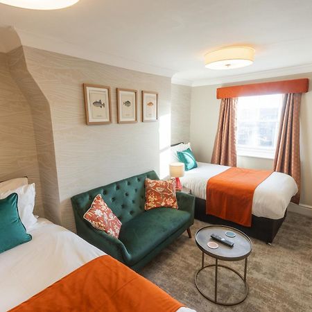 The Resolution Hotel ويتبي المظهر الخارجي الصورة
