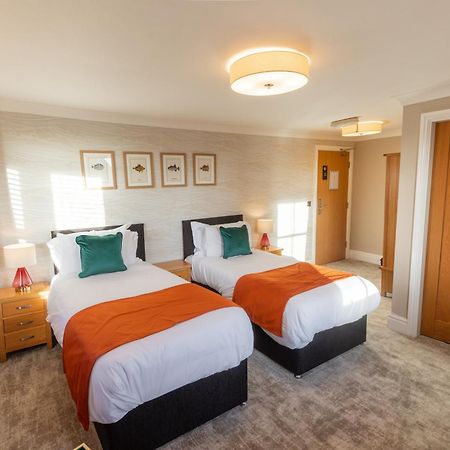 The Resolution Hotel ويتبي المظهر الخارجي الصورة
