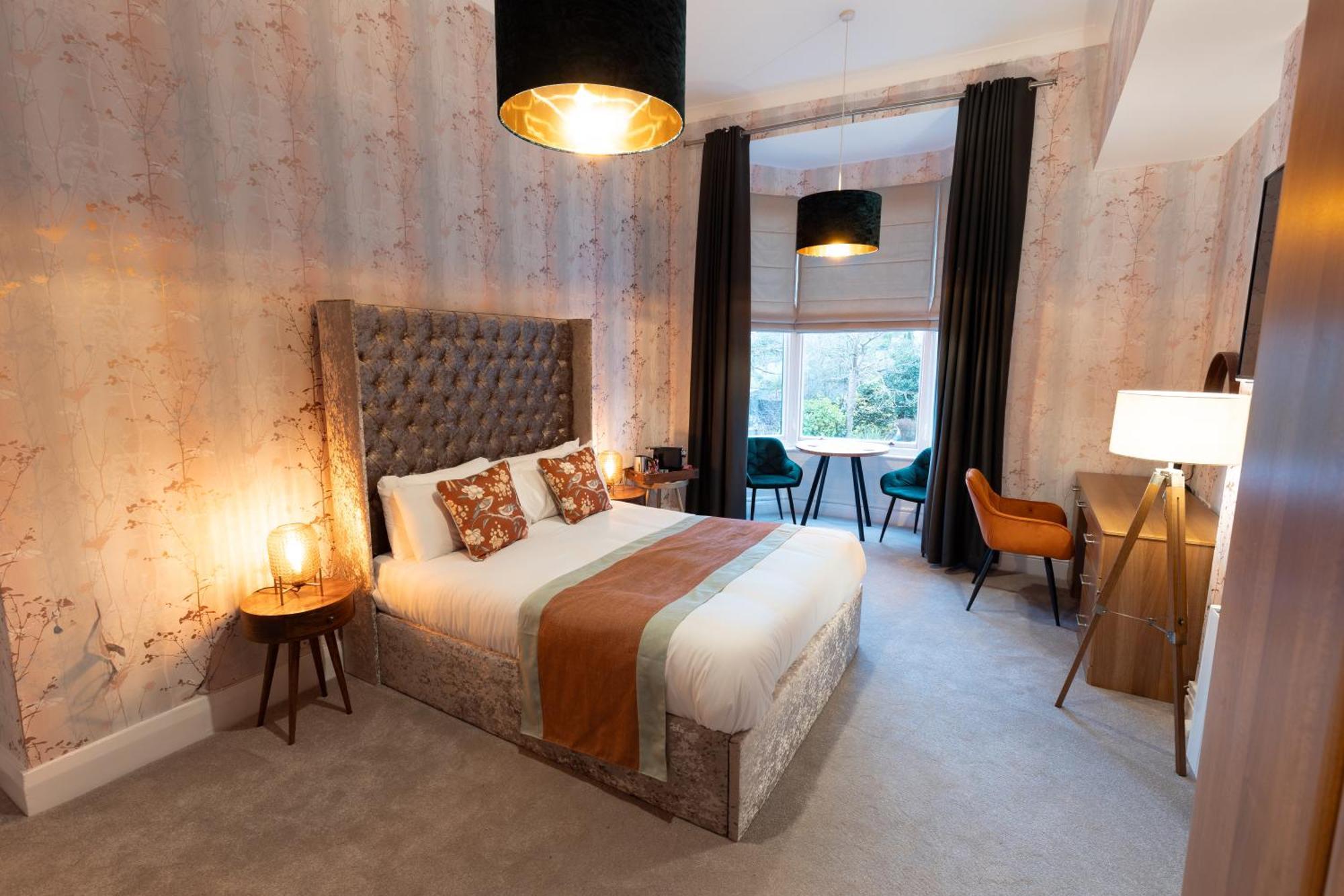 The Resolution Hotel ويتبي المظهر الخارجي الصورة