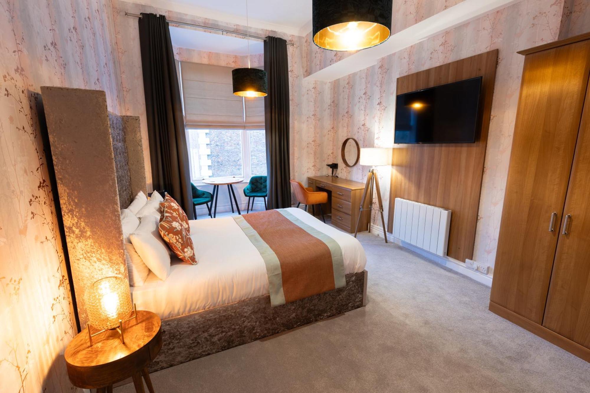 The Resolution Hotel ويتبي المظهر الخارجي الصورة