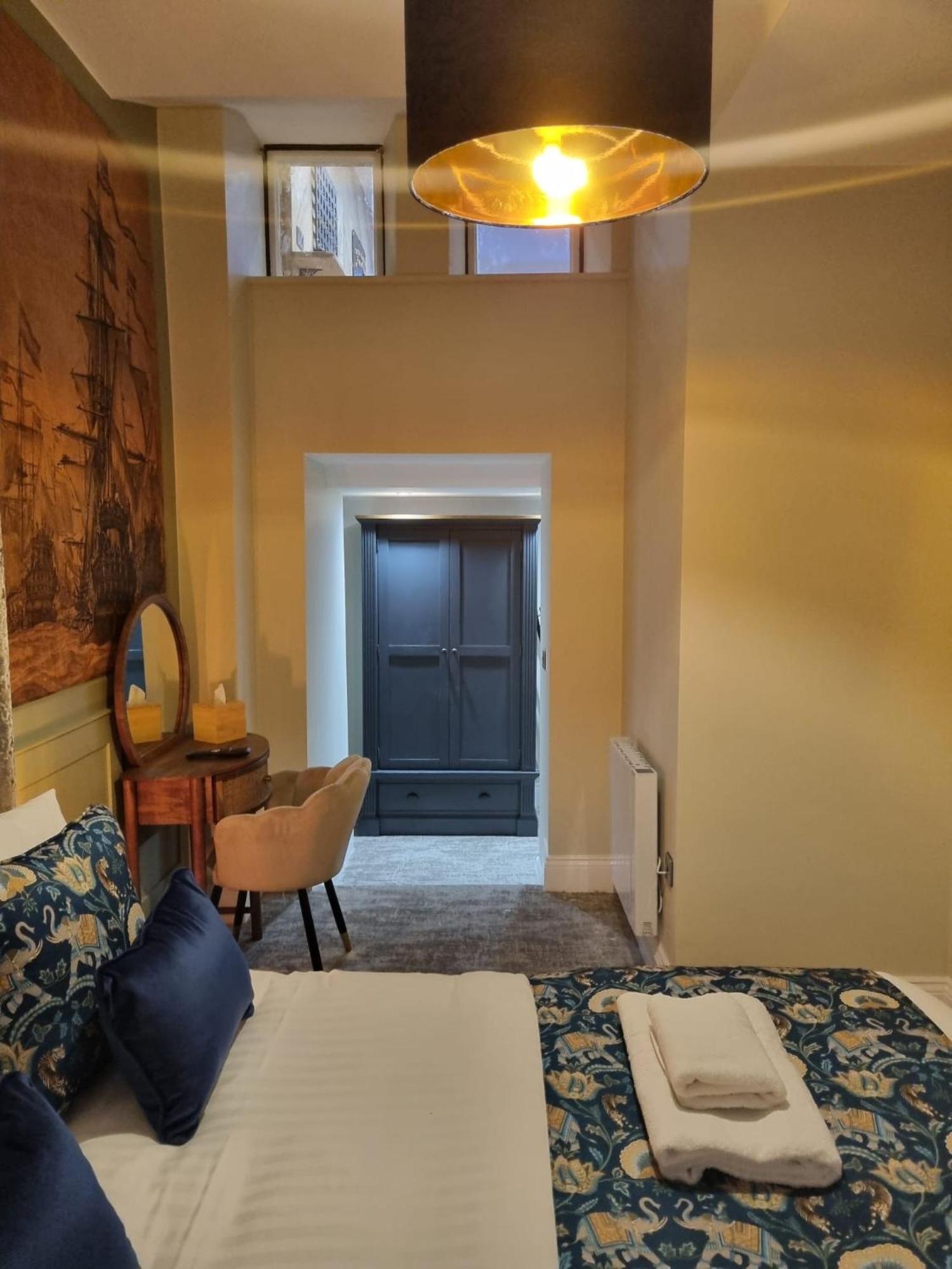 The Resolution Hotel ويتبي المظهر الخارجي الصورة