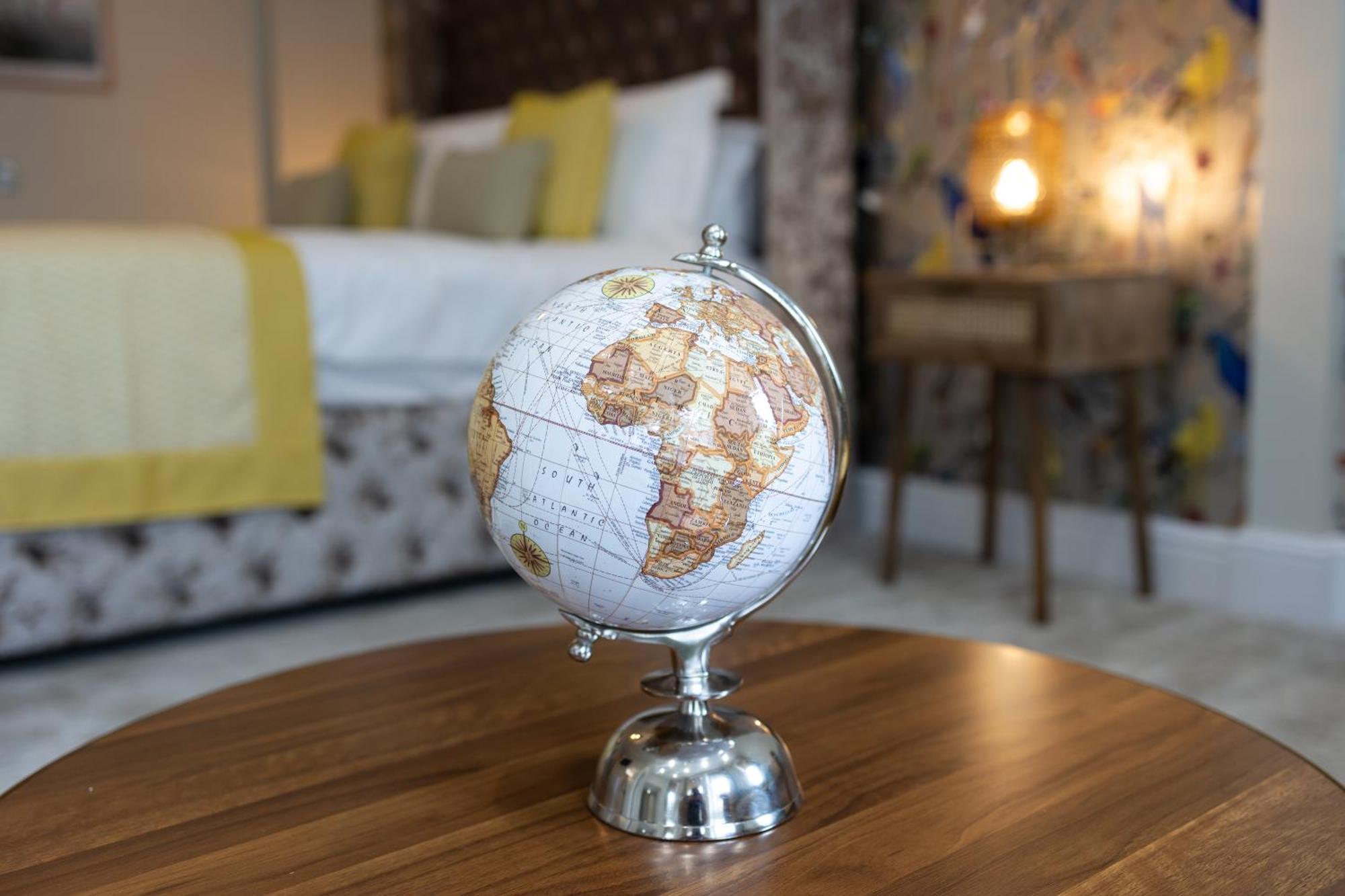 The Resolution Hotel ويتبي المظهر الخارجي الصورة