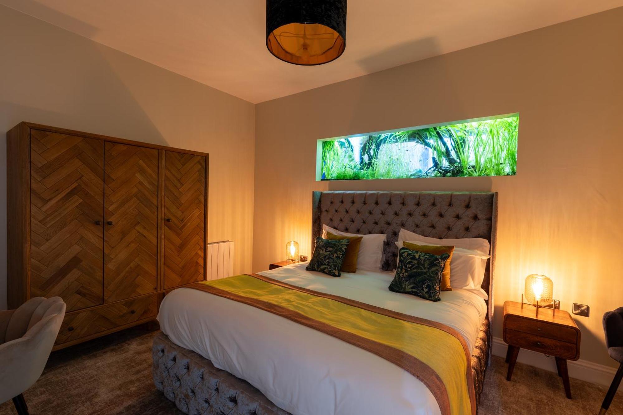 The Resolution Hotel ويتبي المظهر الخارجي الصورة
