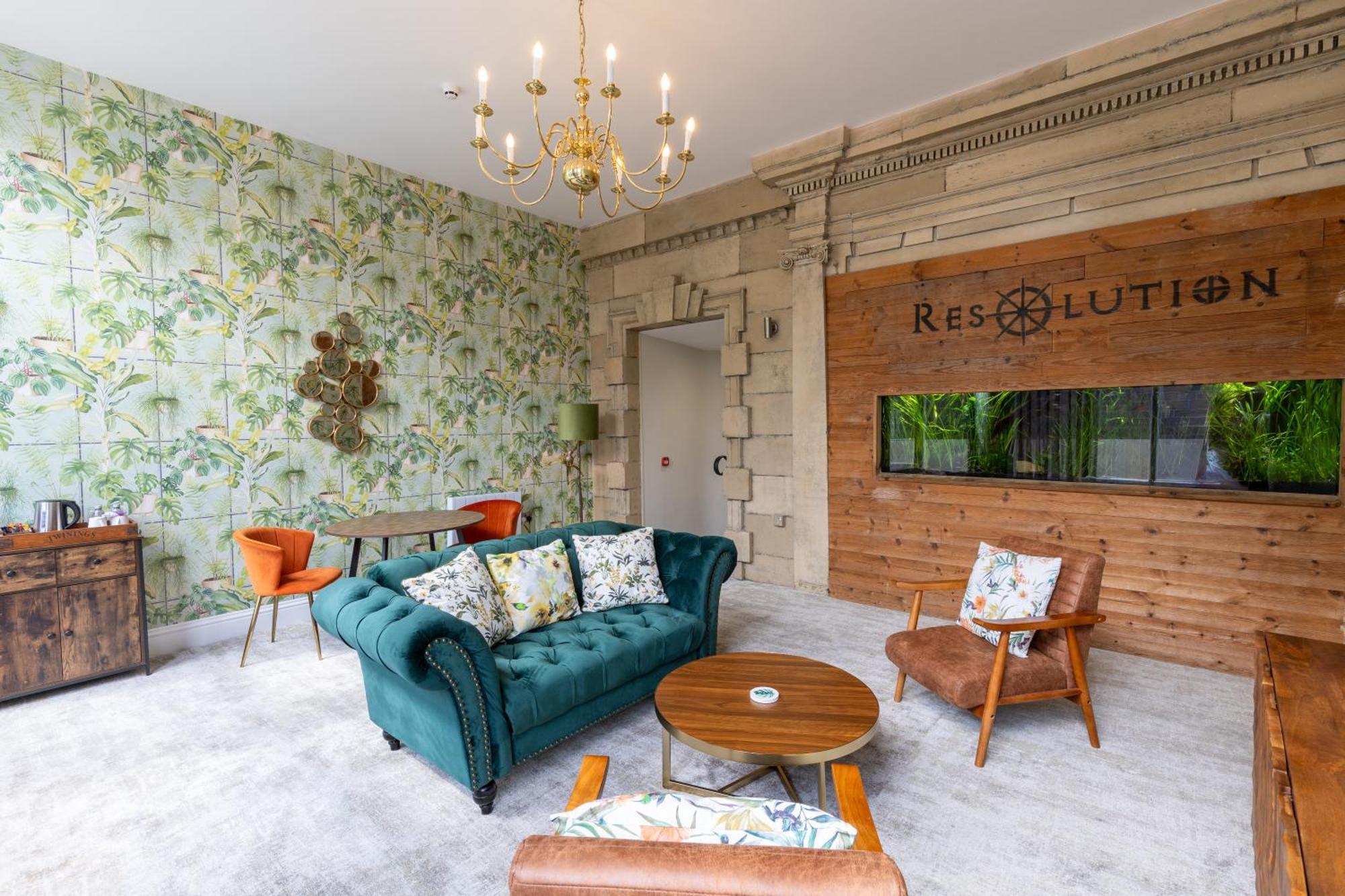 The Resolution Hotel ويتبي المظهر الخارجي الصورة