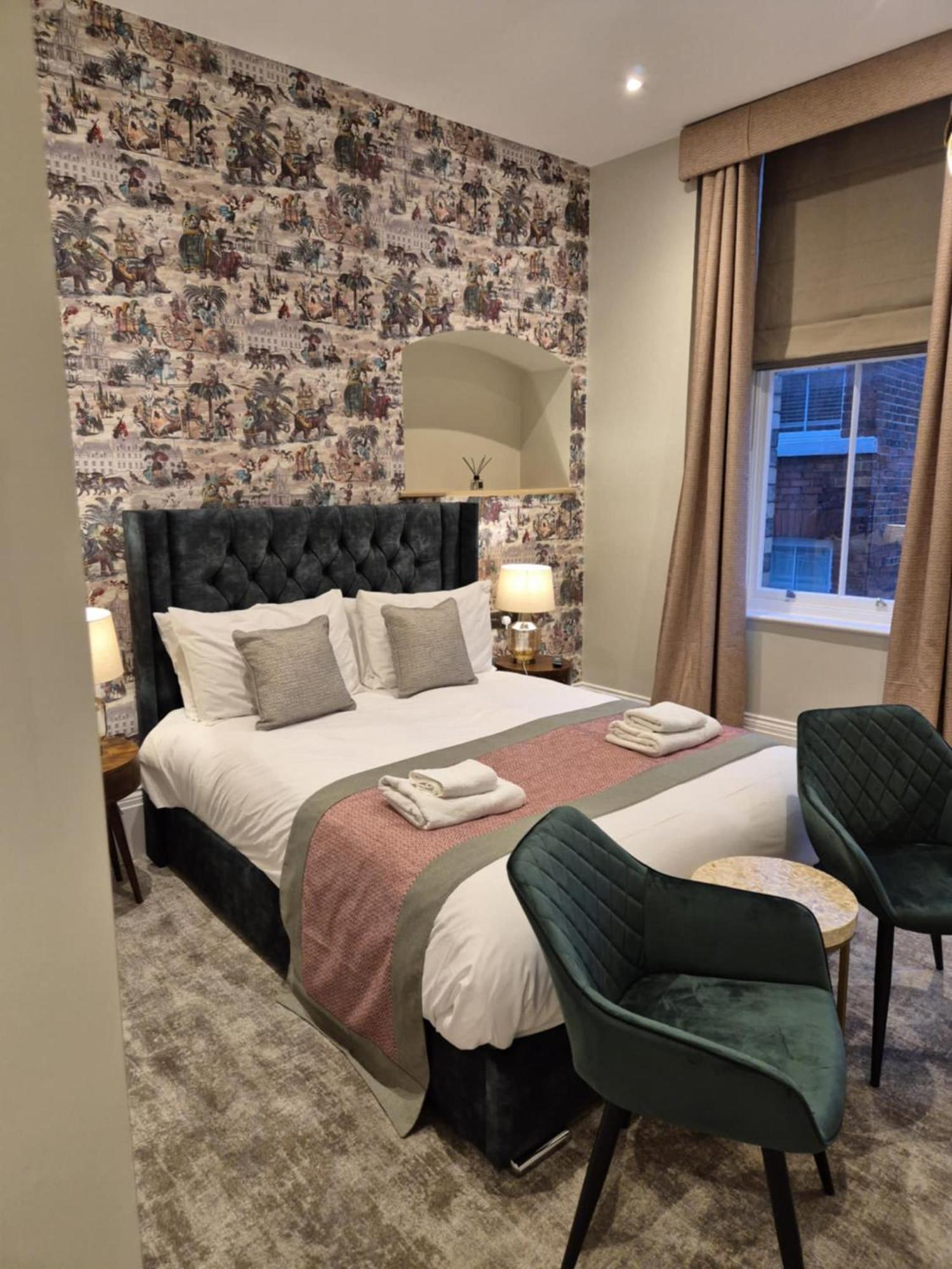 The Resolution Hotel ويتبي المظهر الخارجي الصورة